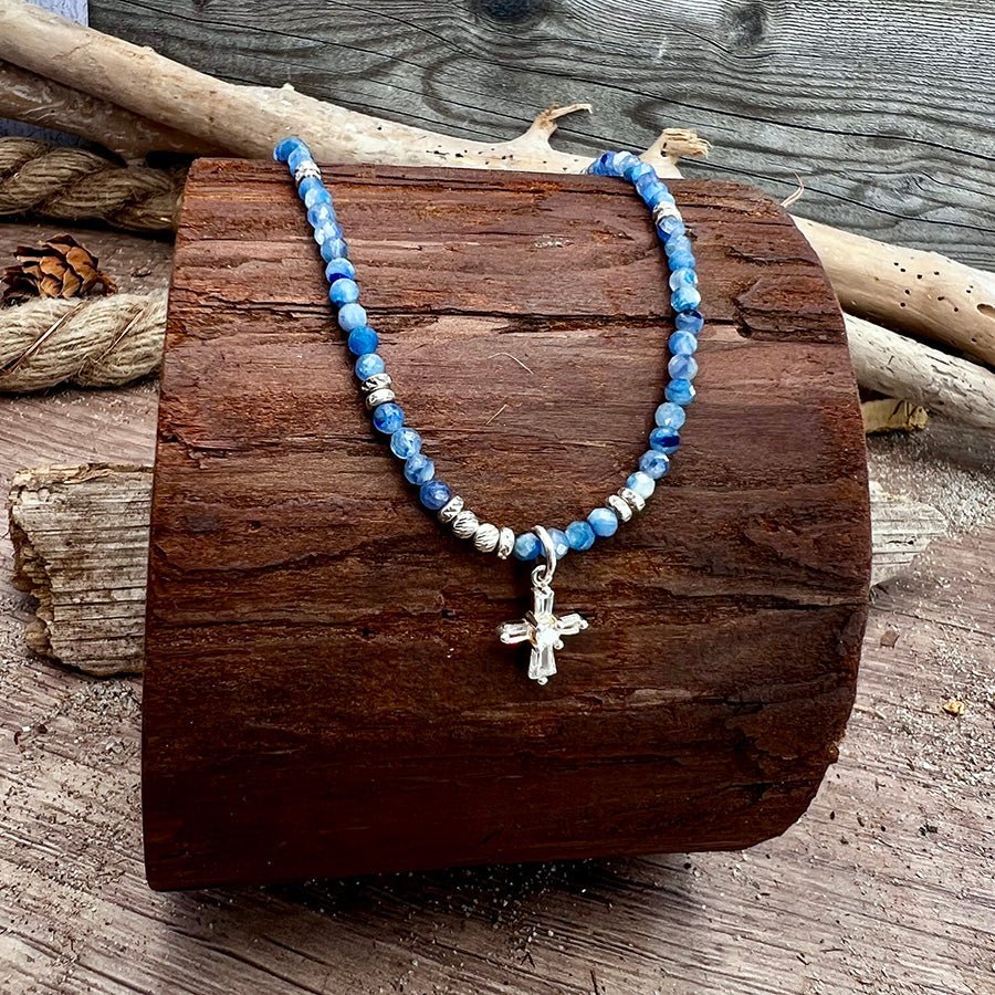 Collier perles femme HALLELU - BLING – perles de cyanite & pendentif croix zircon baguette en argent 925 – bijoux fait main en argent 925 | Pitch & Néo