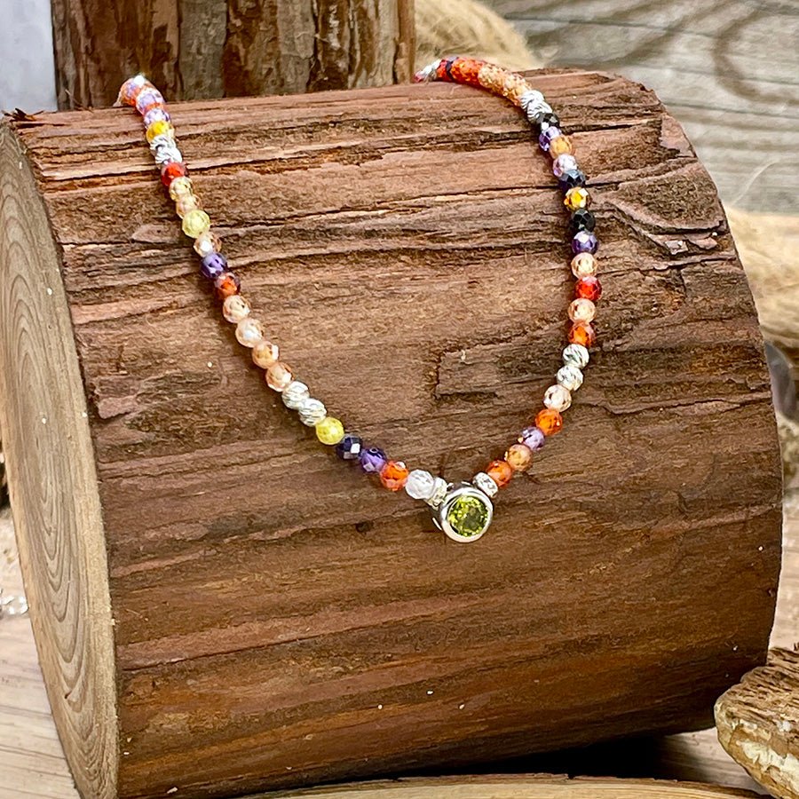Collier perles femme I SEE YOUR TRUE COLORS – perles en pierre fine de zircons multicolores facettées & pendentif solitaire façon péridot en argent 925 – bijoux fait main en argent 925 | Pitch & Néo