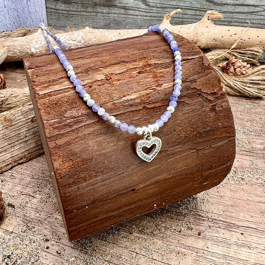 Collier perles femme I'M PRICELESS, DARLING – perles de tanzanite facettées & pendentif cœur ajouré pavé de zircon et argent 925 – bijoux fait main en argent 925 | Pitch & Néo