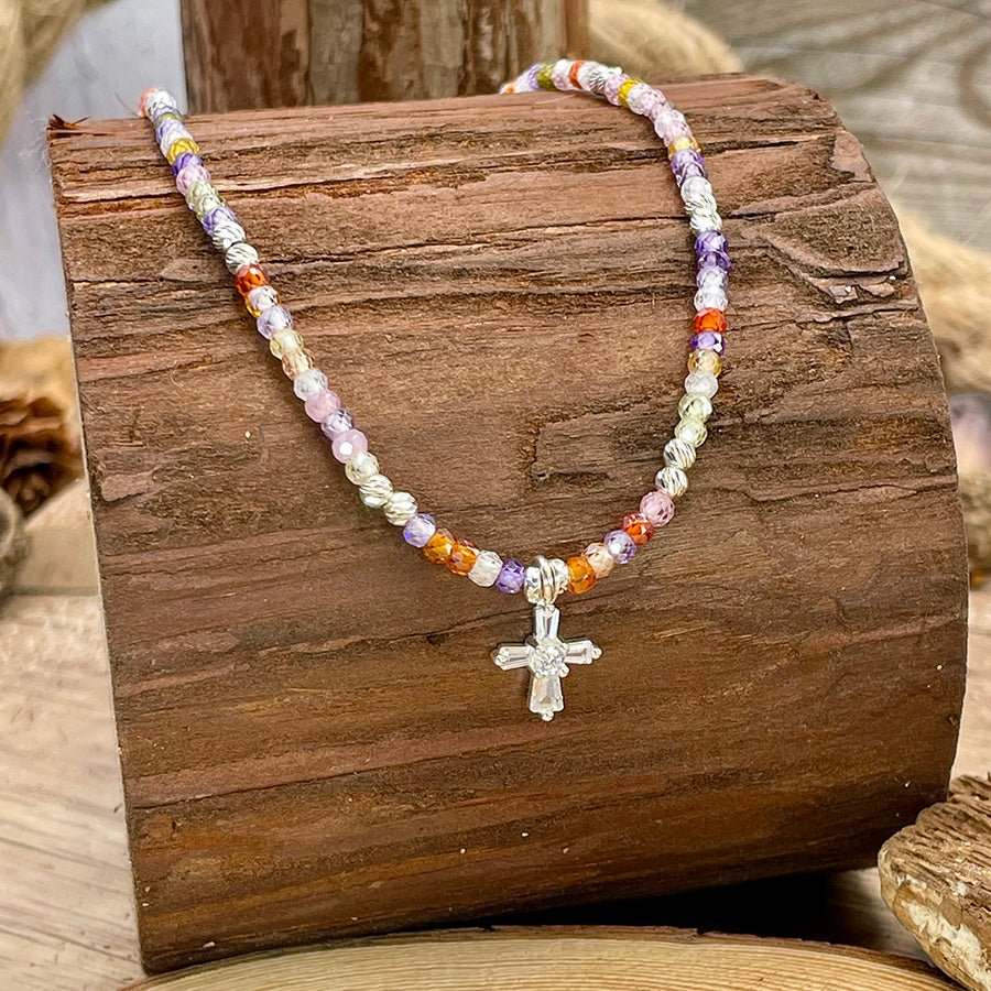 Collier perles femme JINGLE JUICE – perles en pierre fine de zircons multicolores facettées & pendentif croix Art Déco pavée de zircons sertis baguette en argent 925 – bijoux fait main en argent 925 | Pitch & Néo