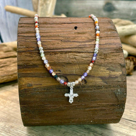 Collier perles femme JINGLE JUICE – perles en pierre fine de zircons multicolores facettées & pendentif croix Art Déco pavée de zircons sertis baguette en argent 925 – bijoux fait main en argent 925 | Pitch & Néo