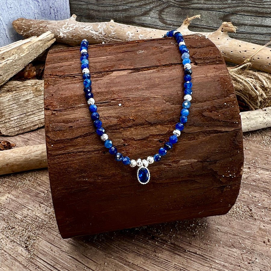 Collier perles femme LAST CRUSH BEFORE MIDNIGHT – perles de cyanite & pendentif ovale zircon bleu serti milgrain en argent 925 – bijoux fait main en argent 925 | Pitch & Néo