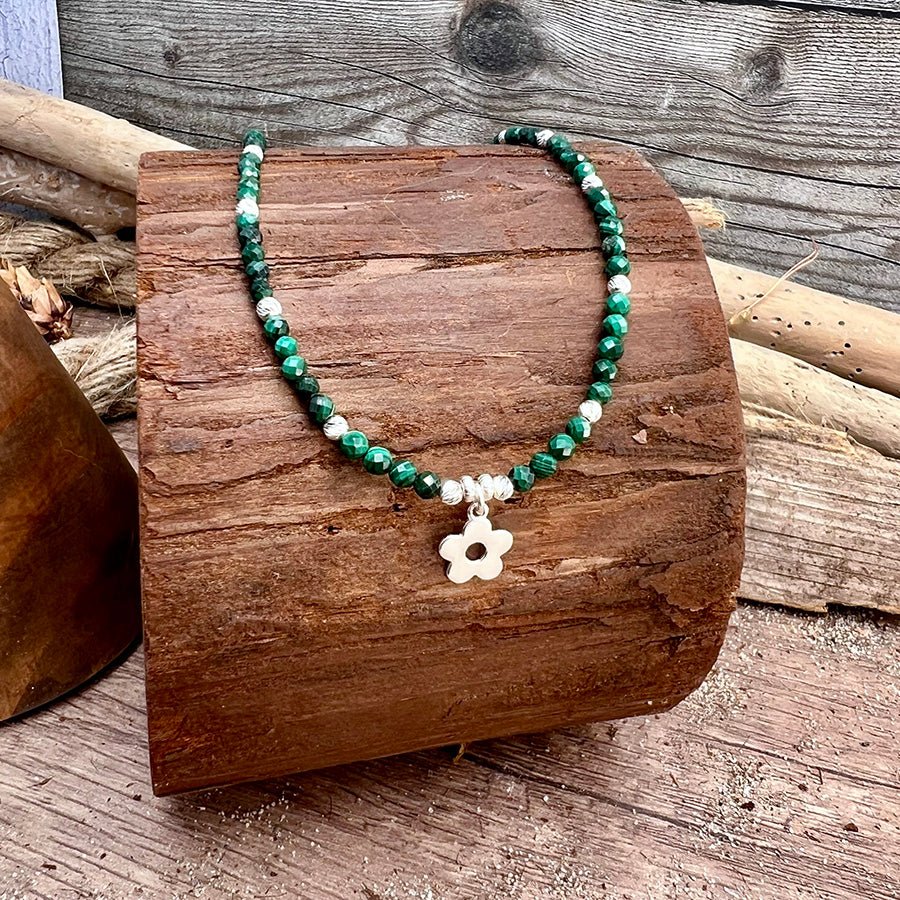 Collier perles femme LICK MY MINT – perles de malachite, & pendentif fleur miroir en argent 925 – bijoux fait main en argent 925 | Pitch & Néo