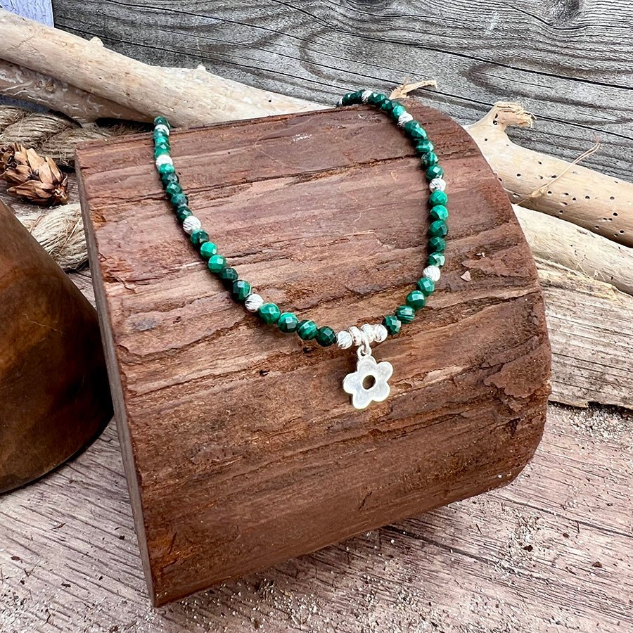 Collier perles femme LICK MY MINT – perles de malachite, & pendentif fleur miroir en argent 925 – bijoux fait main en argent 925 | Pitch & Néo