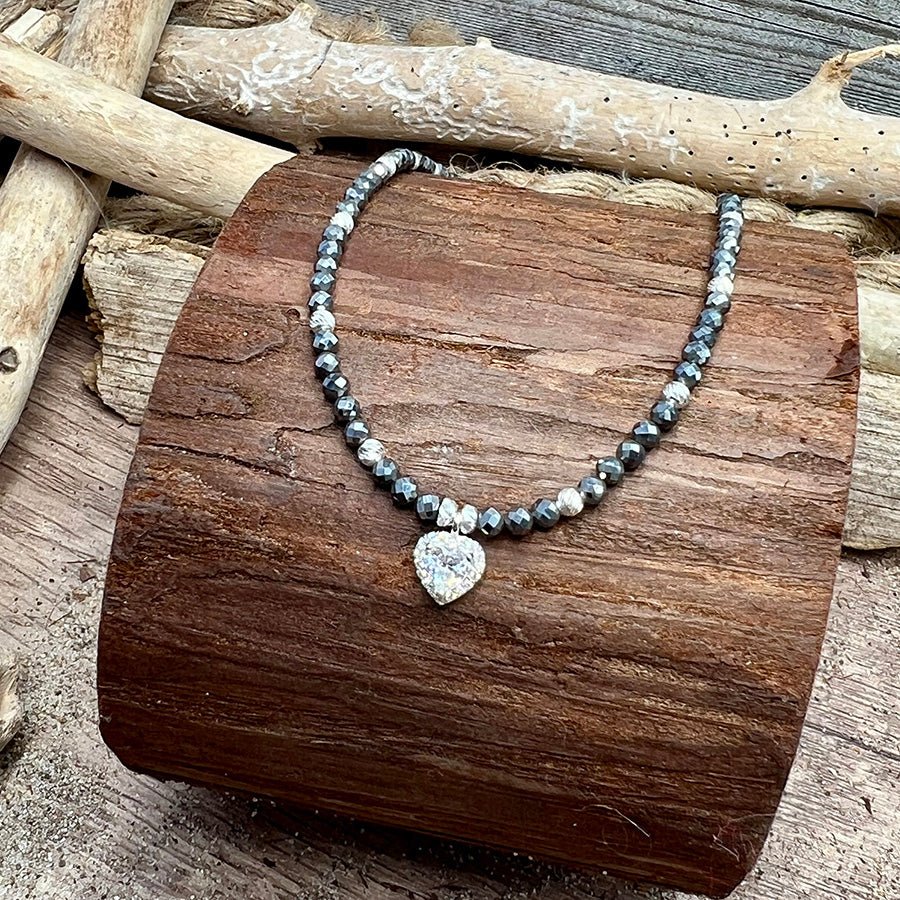 Collier perles femme LOVE & TROUBLE – perles de térahertz japonais, & pendentif cœur zircon taille cœur halo milgrain et argent 925 – bijoux fait main en argent 925 | Pitch & Néo