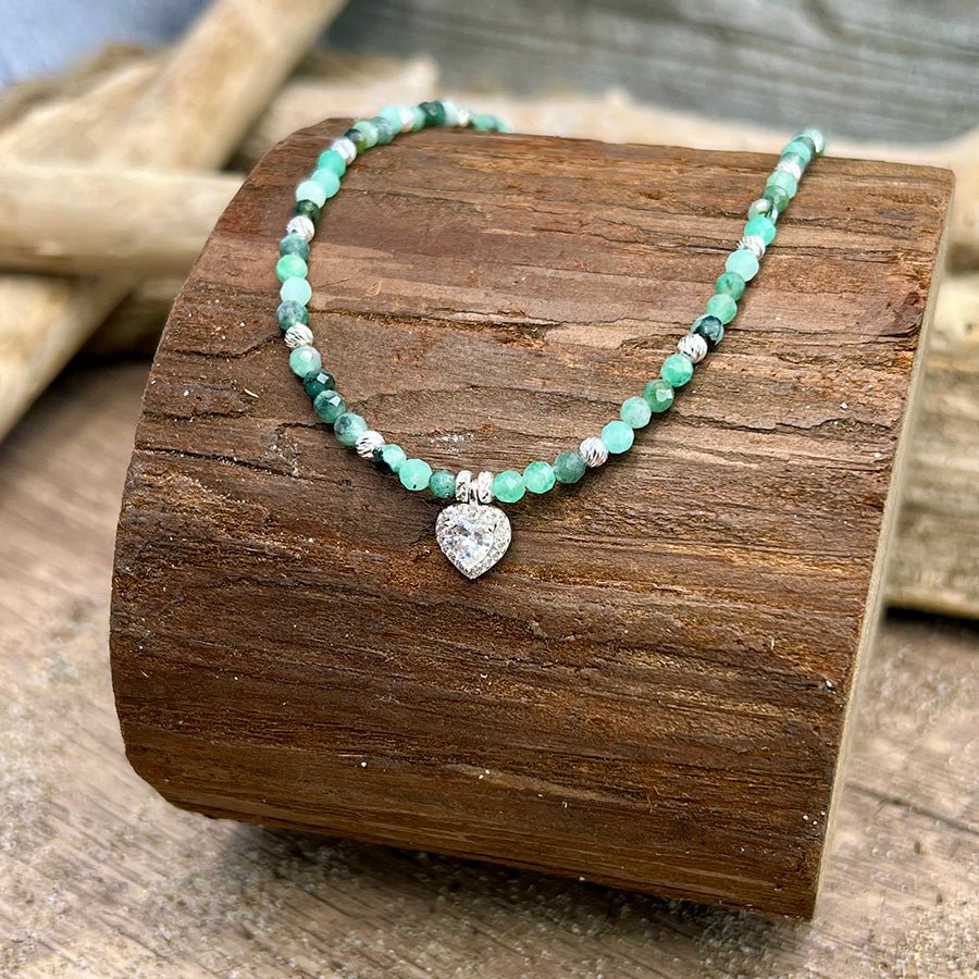 Collier perles femme LUCK ME, LOVE ME – perles d’émeraude facettées & pendentif cœur zircon halo façon diamant et argent 925 – bijoux fait main en argent 925 | Pitch & Néo
