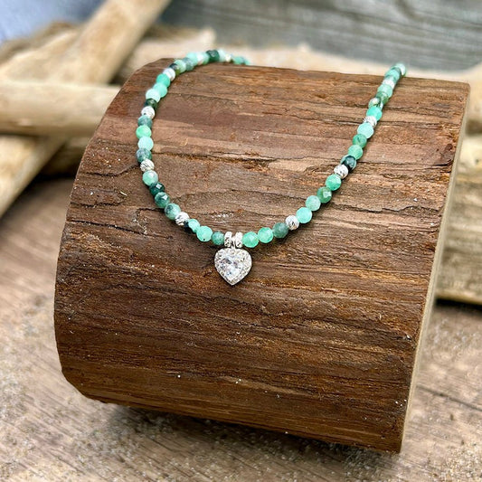 Collier perles femme LUCK ME, LOVE ME – perles d’émeraude facettées & pendentif cœur zircon halo façon diamant et argent 925 – bijoux fait main en argent 925 | Pitch & Néo