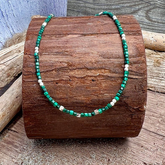 Collier perles femme NAMASTE & SLAP – perles carrées en pierre fine de malachite & perles carrées facettées en argent 925 – bijoux fait main en argent 925 | Pitch & Néo