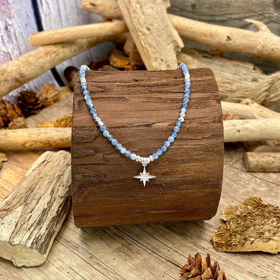 Collier perles femme NORTH LUST – perles de cyanite facettée & pendentif étoile du Nord pavée de zircons en argent 925 – bijoux fait main en argent 925 | Pitch & Néo