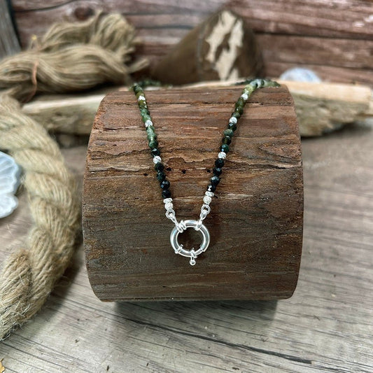 Collier perles femme NOT TODAY, DARLING – perles de tourmaline verte dégradée, fermoir bouée, argent 925 – bijoux fait main en argent 925 | Pitch & Néo