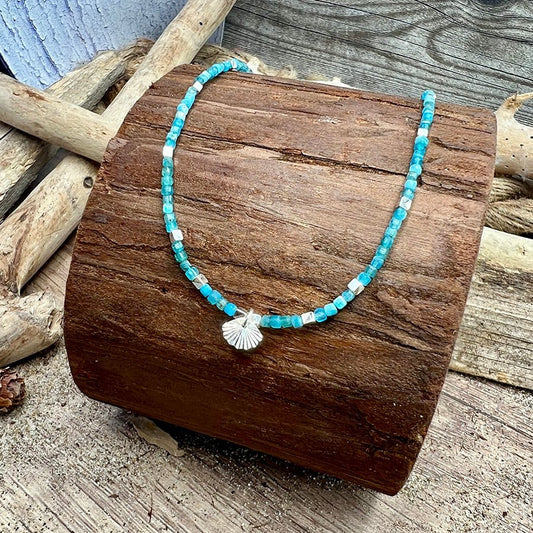 Collier perles femme OCEAN FLIRT – perles carrées en pierre fine d’apatite & pendentif coquillage facetté effet miroir en argent 925 – bijoux fait main en argent 925 | Pitch & Néo