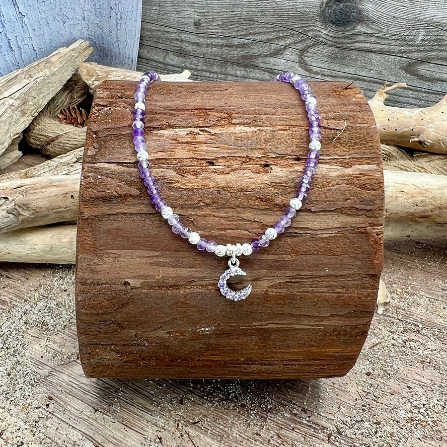 Collier perles femme PURPLE HANGOVER – perles d’améthyste facettées, & pendentif lune zircons violets en argent 925 – bijoux fait main en argent 925 | Pitch & Néo
