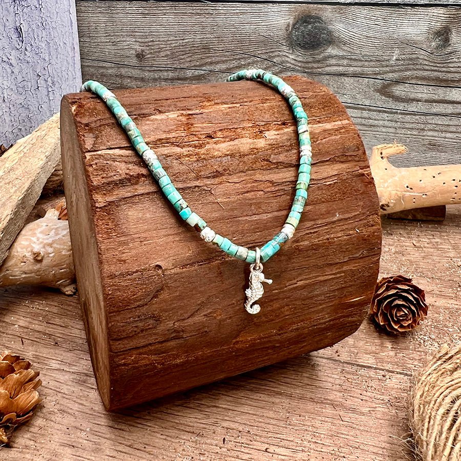 Collier perles femme SEA U NEVER, BABE – perles heishi turquoise véritable & pendentif hippocampe et argent 925 – bijoux fait main en argent 925 | Pitch & Néo