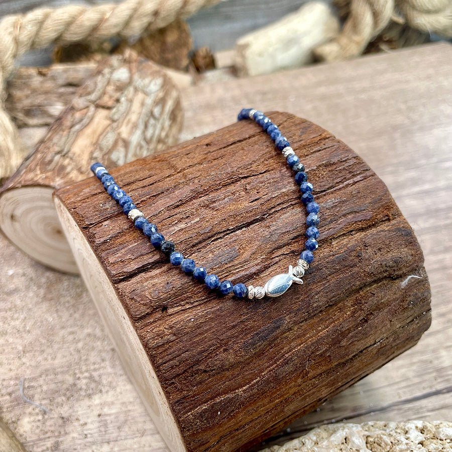 Collier perles femme SILENT WATERS – perles de saphir naturel & pendentif poisson miroir en argent 925 – bijoux fait main en argent 925 | Pitch & Néo