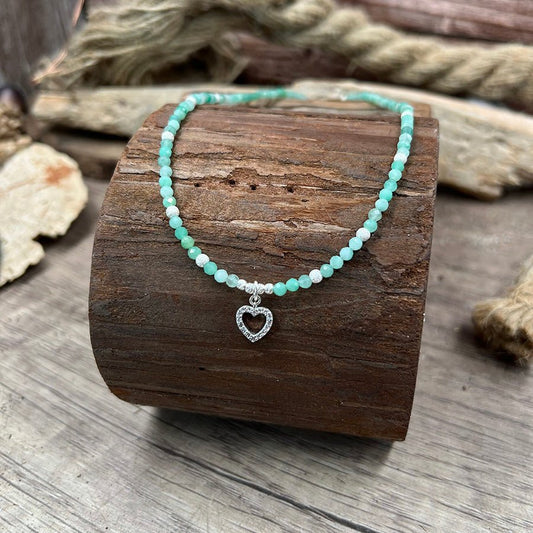 Collier perles femme SORRY, I’M BOOKED – perles d’émeraude, pendentif cœur ajouré serti de zircon, argent 925 – bijoux fait main en argent 925 | Pitch & Néo