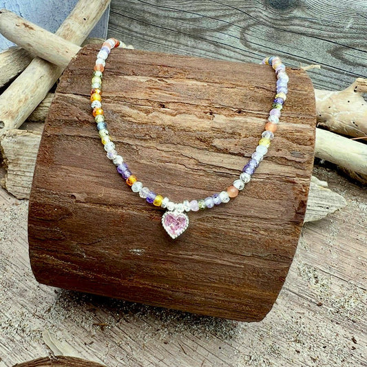 Collier perles femme SUGAR KISSED MY NECK – perles en pierre fine facettées multicolores & pendentif cœur en zircon rose taille cœur serti milgrain en argent 925 – bijoux fait main en argent 925 | Pitch & Néo