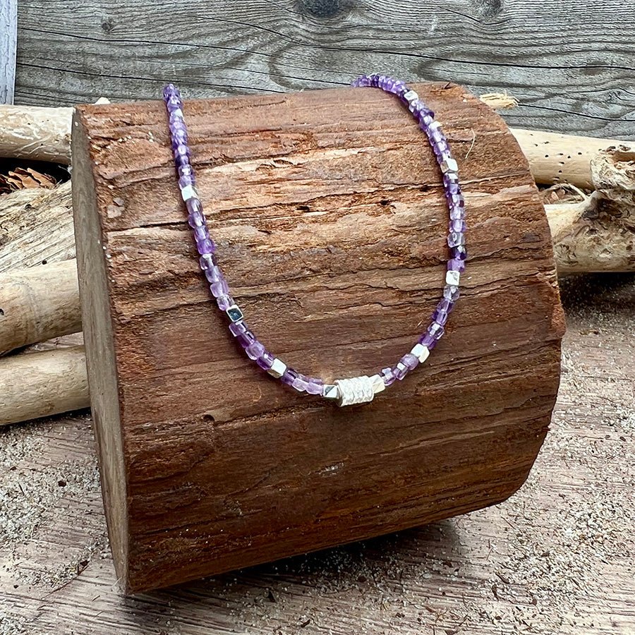 Collier perles femme VIOLET ON THE ROCKS – perles d’améthyste carrées, pendentif cylindre zircon & argent 925 – bijoux fait main en argent 925 | Pitch & Néo
