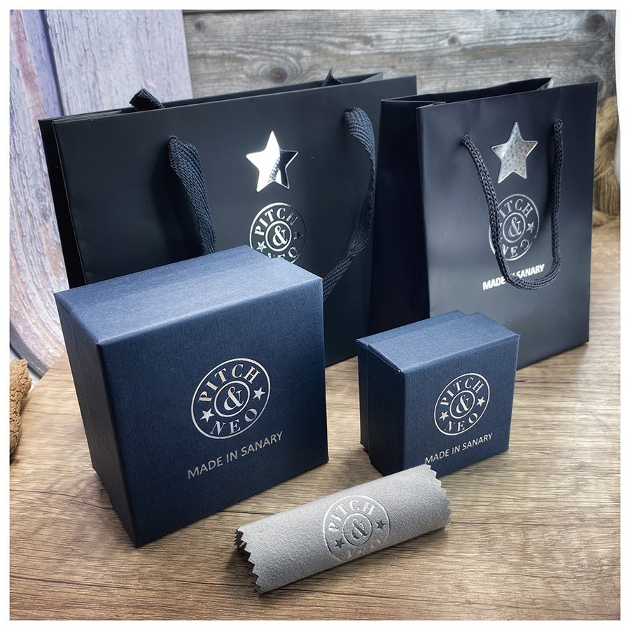 Créoles femme BIGGER THAN YOUR EXCUSES – créoles argent 925 larges 50 mm avec gouttière, finition miroir – bijoux fait main en argent 925 | Pitch & Néo