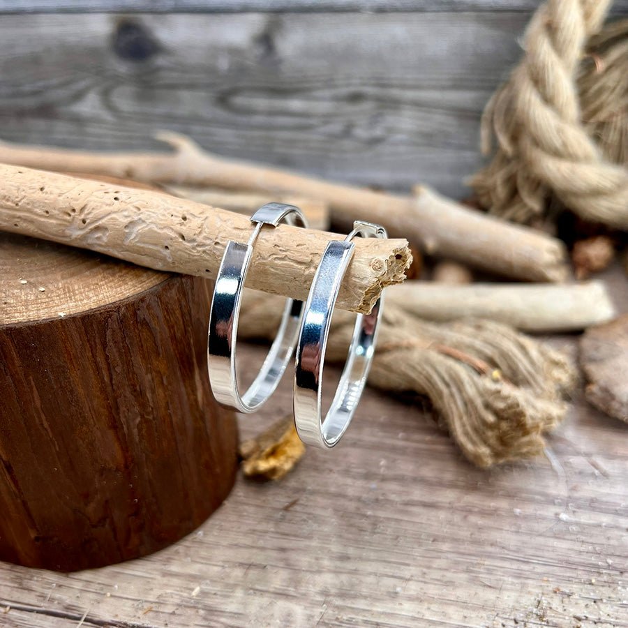 Créoles femme MAKE IT TOO MUCH – créoles argent 925 larges 40 mm avec gouttière, finition miroir – bijoux fait main en argent 925 | Pitch & Néo