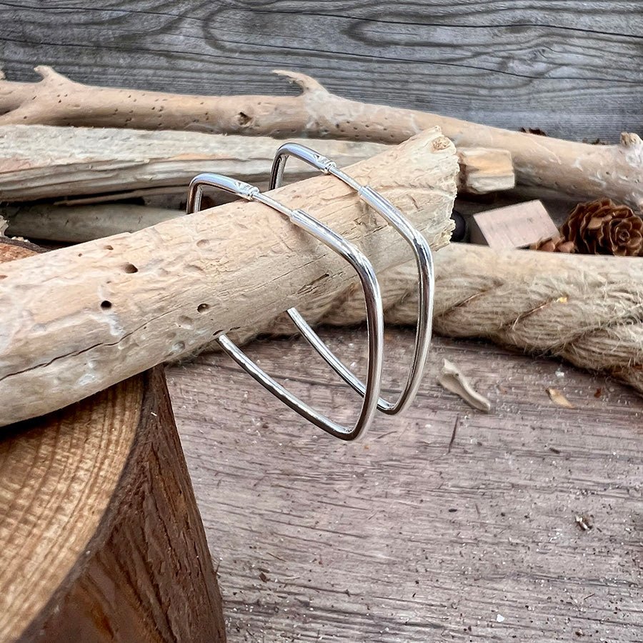 Créoles femme SQUARE ME, LOVERBOY – créoles carrées en argent 925 – bijoux fait main en argent 925 | Pitch & Néo