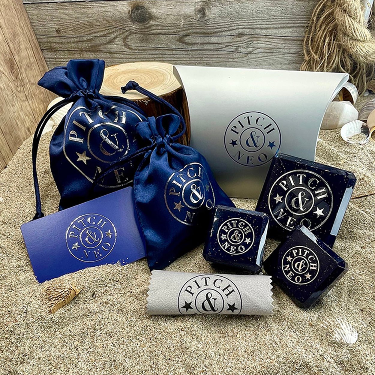 DAISY COLLIER CHAÎNE MAILLE FORÇAT FACETTÉE AVEC PENDENTIF EN FORME DE FLEUR EN ÉMAIL NOIR ET ARGENT 925 – bijoux fait main en argent 925 | Pitch & Néo