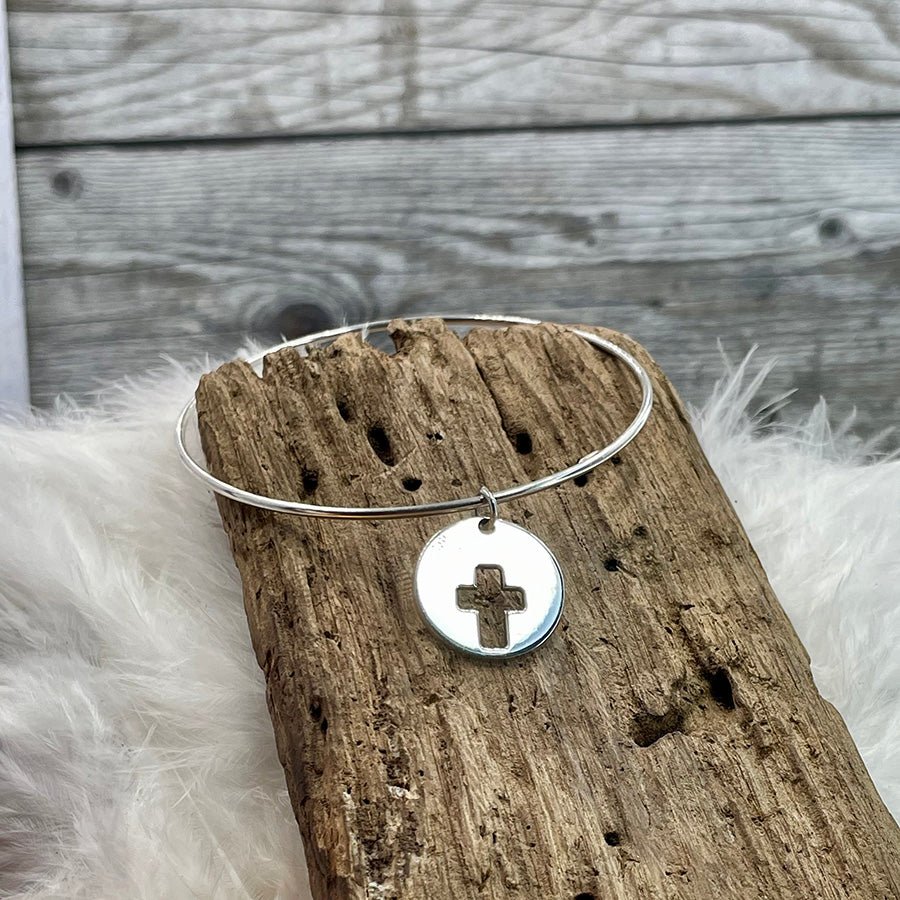 FAITHFULL BRACELET JONC AVEC MÉDAILLE MASSIVE CROIX AJOURÉE EN ARGENT 925 – bijoux fait main en argent 925 | Pitch & Néo