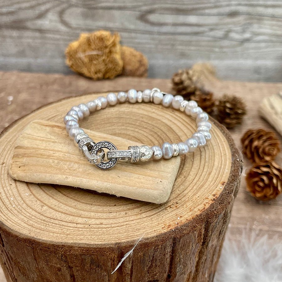 FROST BRACELET PERLES DE CULTURE D'EAU DOUCE GRISES AVEC FERMOIR PAVÉ DE ZIRCONS ET ARGENT 925 – bijoux fait main en argent 925 | Pitch & Néo
