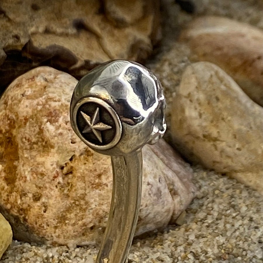 Jonc homme DUALITY – argent 925, têtes de mort et étoile gravée – bijoux fait main en argent 925 | Pitch & Néo