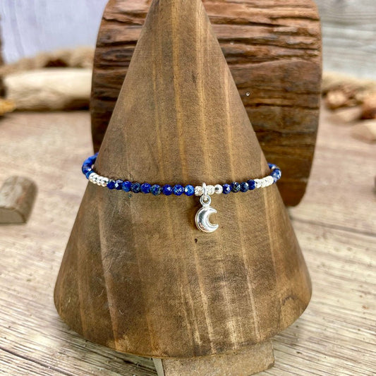 LUNA SPLENDENTE BRACELET EN PERLES DE LAPIS - LAZULI À FACETTES AVEC PENDENTIF LUNE EN ARGENT 925 – bijoux fait main en argent 925 | Pitch & Néo