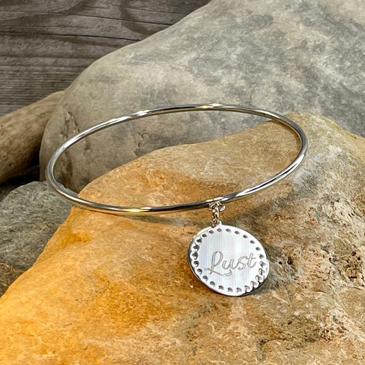 LUST BRACELET JONC AVEC MÉDAILLE GRAVURE PERSONNALISABLE EN ARGENT 925 – bijoux fait main en argent 925 | Pitch & Néo