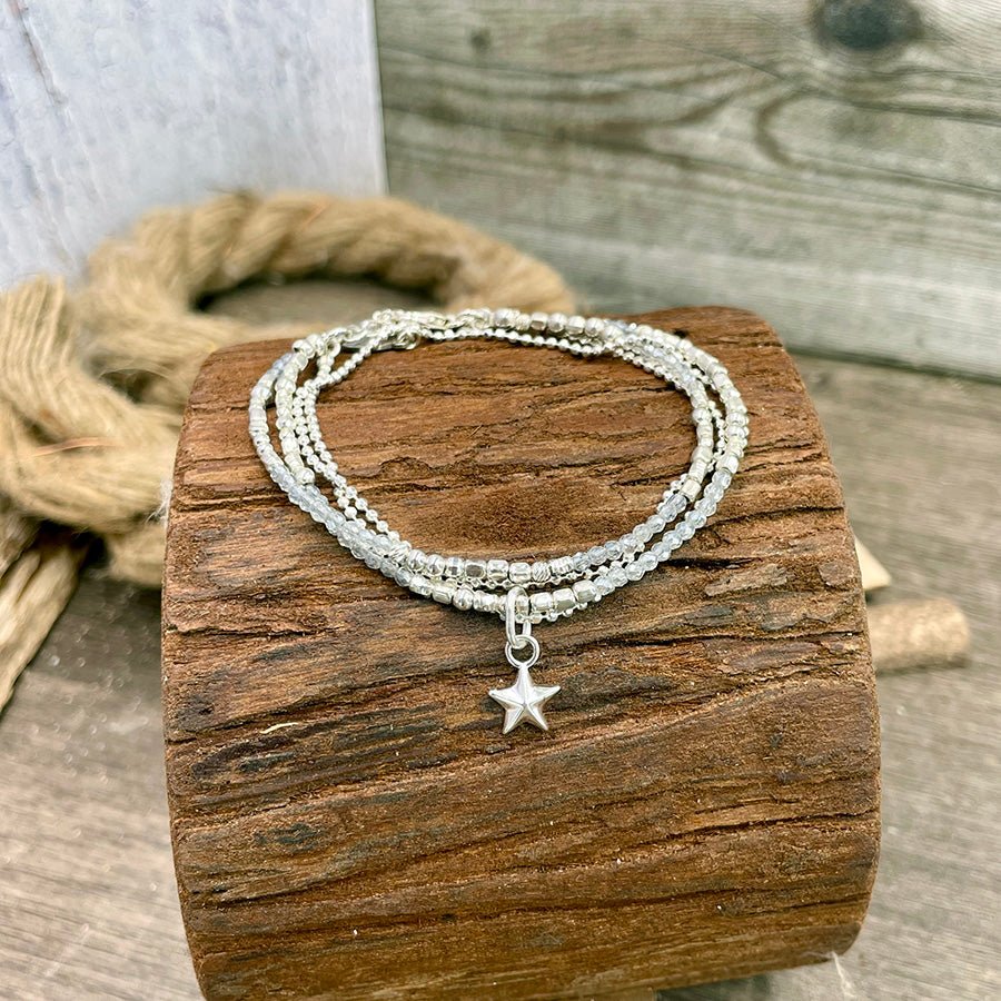 MEADOW BRACELET MULTI - RANGS EN PERLES DE PIERRE DE LUNE AVEC CHAÎNE BOULES DIAMANTÉES ET PENDENTIF PENTAGRAMME EN ARGENT 925 – bijoux fait main en argent 925 | Pitch & Néo