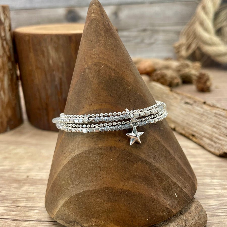 MEADOW BRACELET MULTI - RANGS EN PERLES DE PIERRE DE LUNE AVEC CHAÎNE BOULES DIAMANTÉES ET PENDENTIF PENTAGRAMME EN ARGENT 925 – bijoux fait main en argent 925 | Pitch & Néo