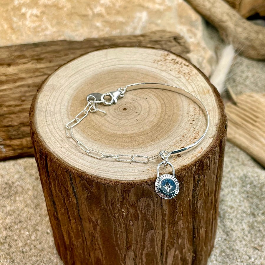 REBEL STAR BRACELET DEMI JONC AVEC PENDENTIF CADENAS EN ARGENT 925 – bijoux fait main en argent 925 | Pitch & Néo