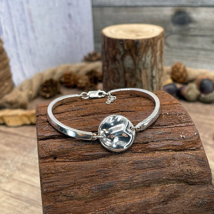 REFLECT BRACELET JONC AVEC MÉDAILLE MARTELÉE EN ARGENT 925 – bijoux fait main en argent 925 | Pitch & Néo