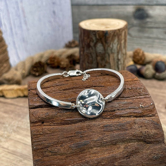 REFLECT BRACELET JONC AVEC MÉDAILLE MARTELÉE EN ARGENT 925 – bijoux fait main en argent 925 | Pitch & Néo