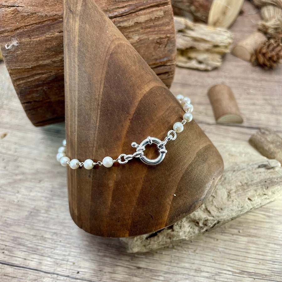 SORROWFUL BRACELET CHAÎNE ROSAIRE EN PERLES DE CULTURE D'EAU DOUCE AVEC FERMOIR BOUÉE EN ARGENT 925 – bijoux fait main en argent 925 | Pitch & Néo